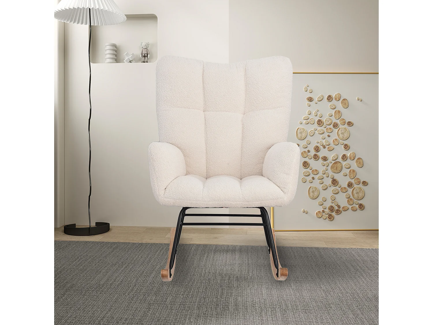 Fauteuil à bascule en tissu teddy blanc cassé, design cosy et moderne pour salon, chambre ou coin lecture