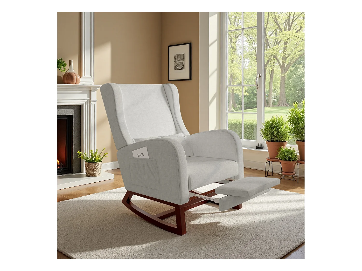 Mecedora gris de tela efecto terciopelo con reposapiernas extensible, bolsillos laterales y cojín incluido