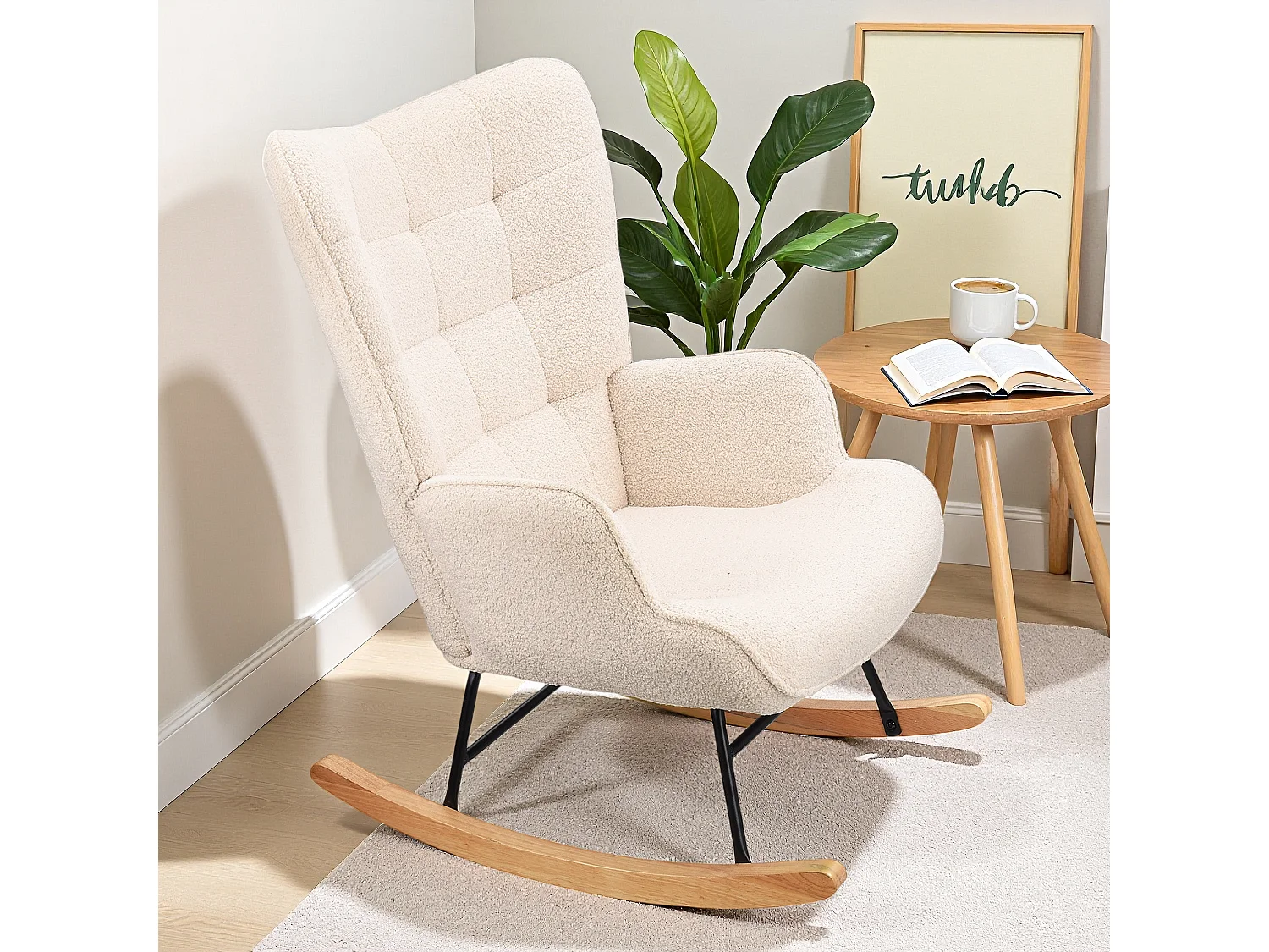Fauteuil à bascule en tissu teddy beige avec dossier capitonné, design cosy et moderne pour salon ou chambre