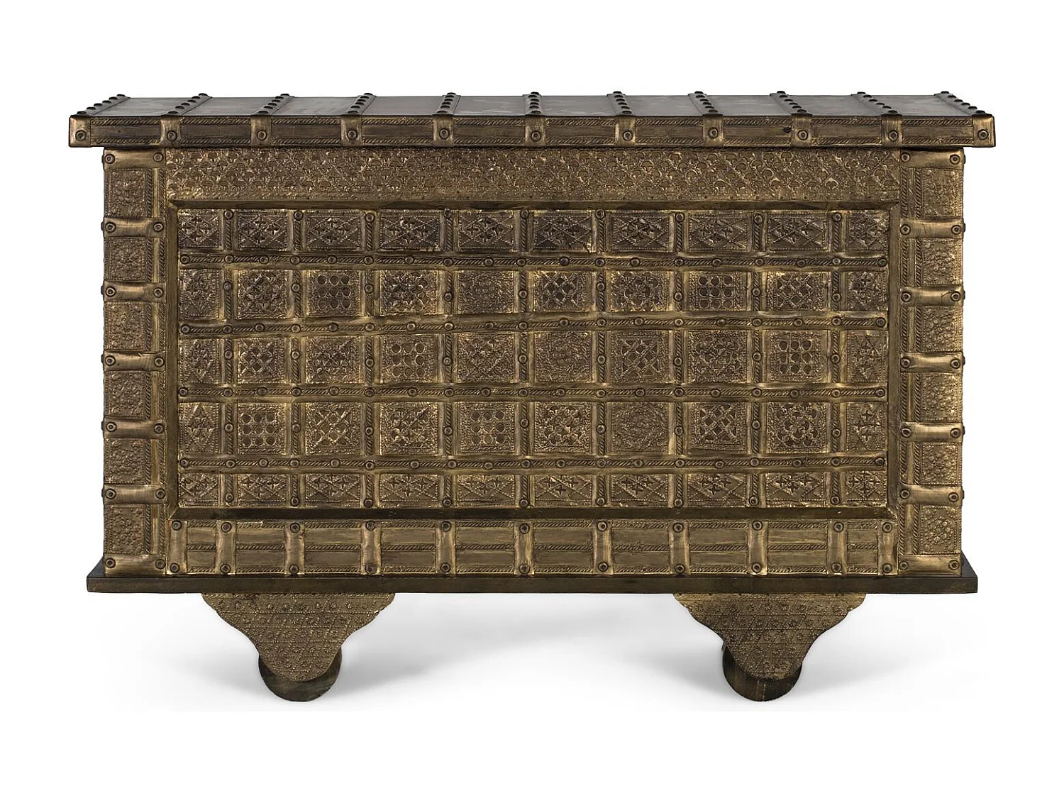 Coffre antique en bois massif et laiton repoussé