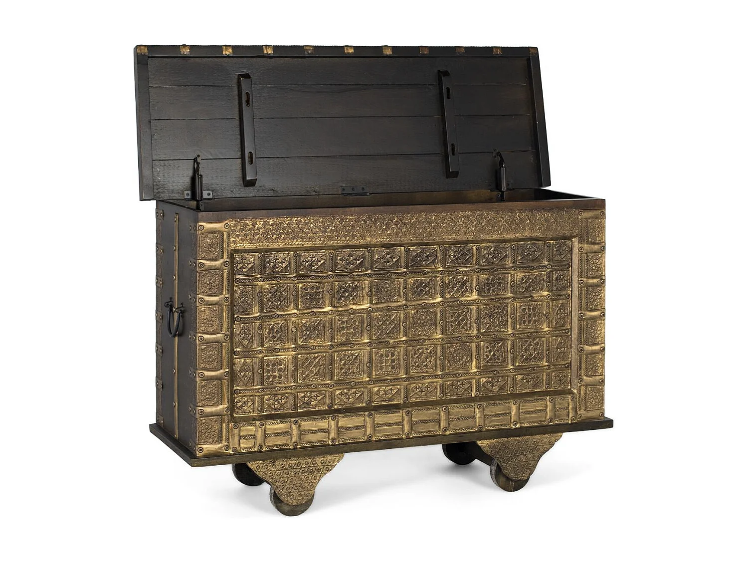 Coffre antique en bois massif et laiton repoussé