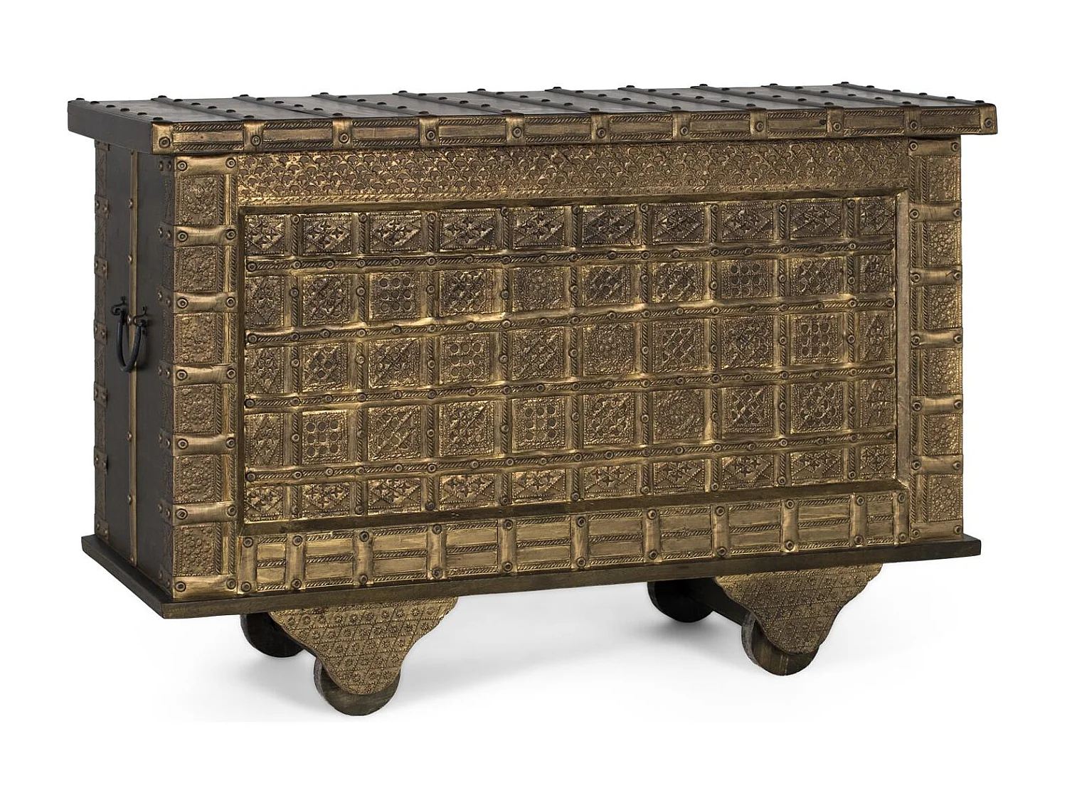 Antieke kist in massief hout en repoussé laiton