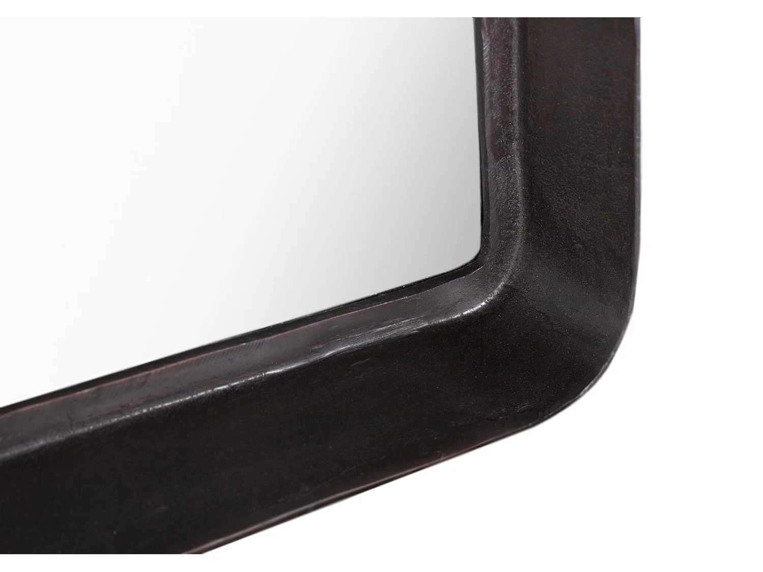 Espelho retangular com moldura de metal bronze antigo.