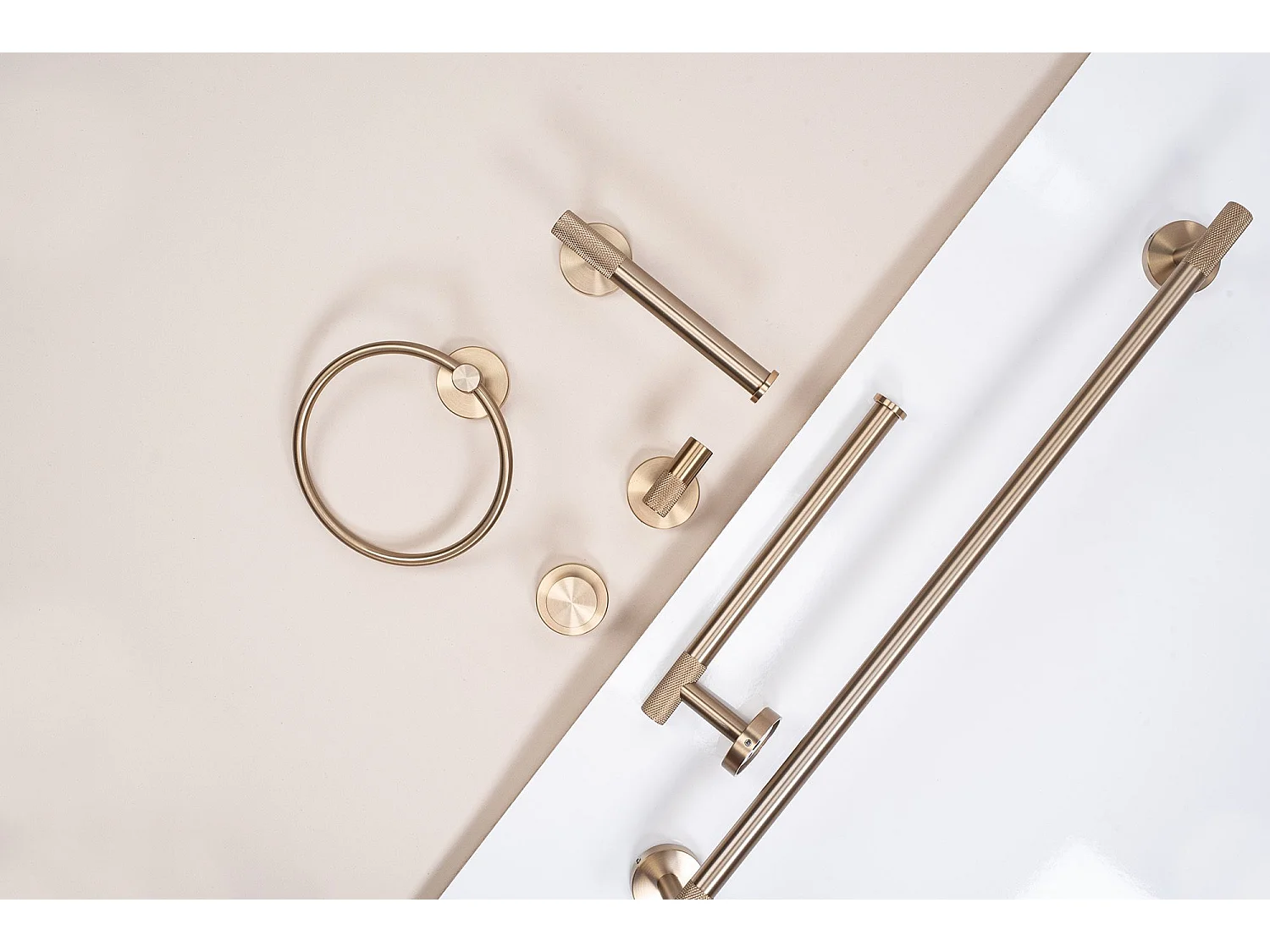 Rea 6603 Modern badeværelseskrog børstet guld
