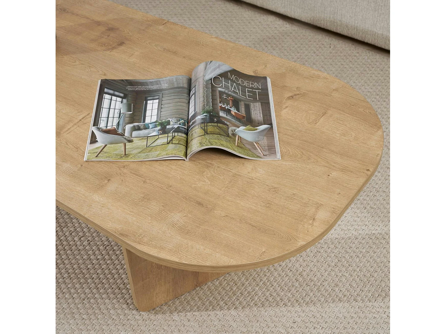 Table basse design organique effet bois, pieds obliques MARFA