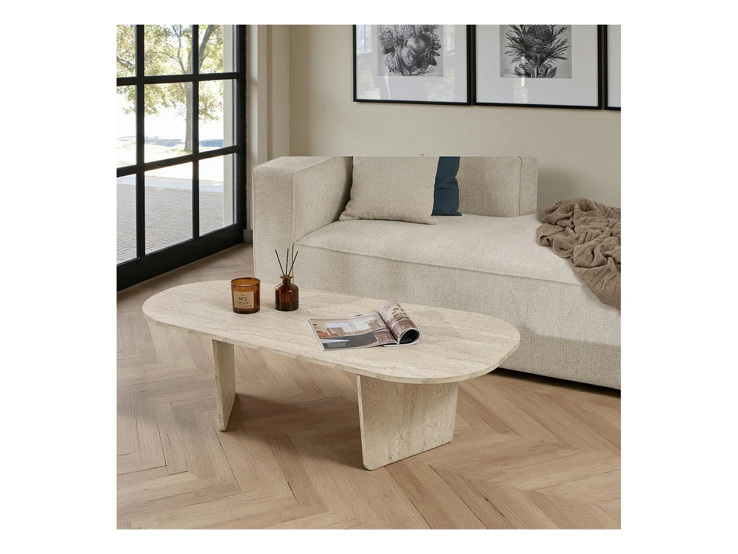 Table basse organique effet travertin, pieds obliques MARFA