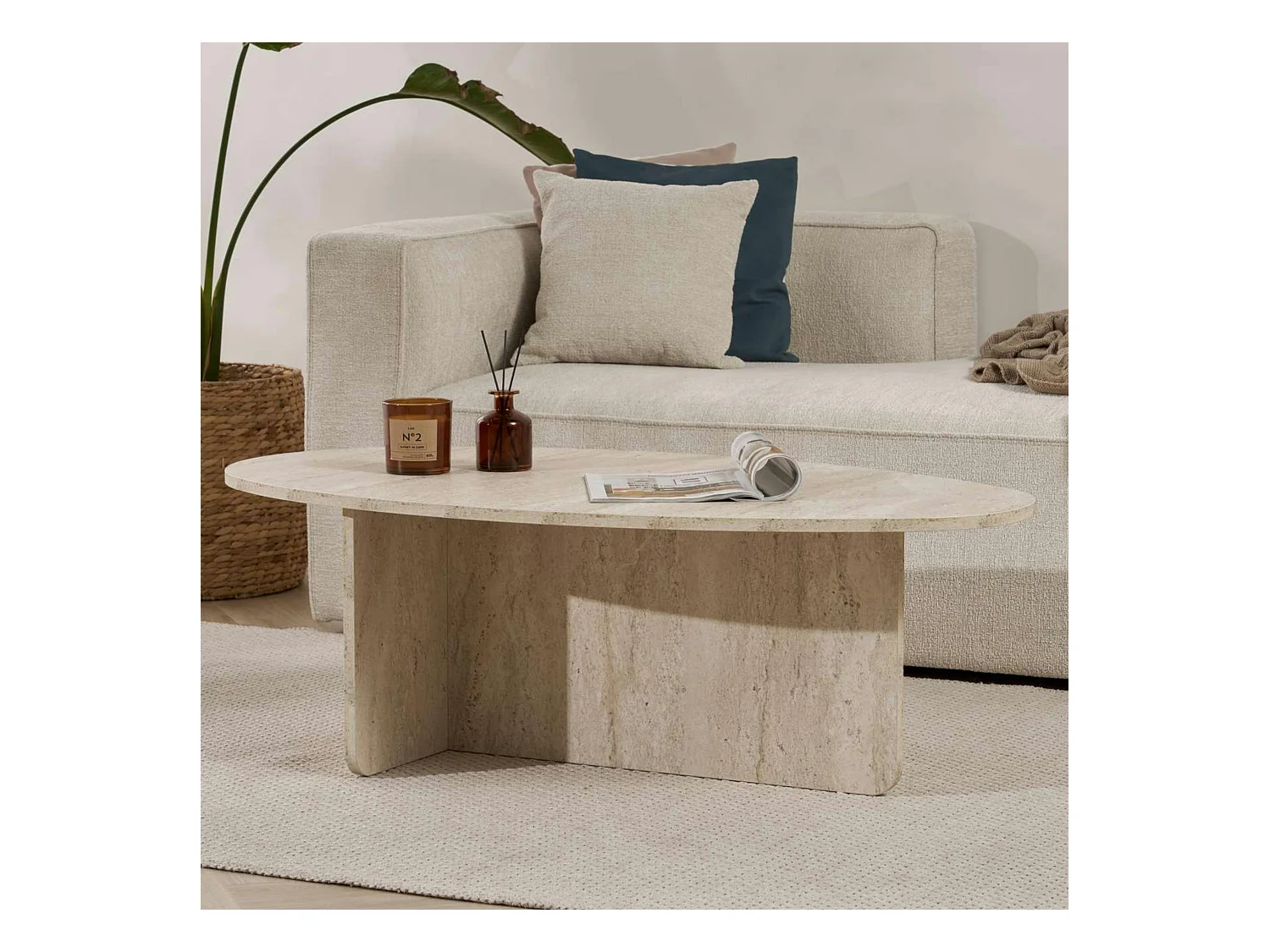 Table basse moderne ovale effet travertin – pied en T MARFA