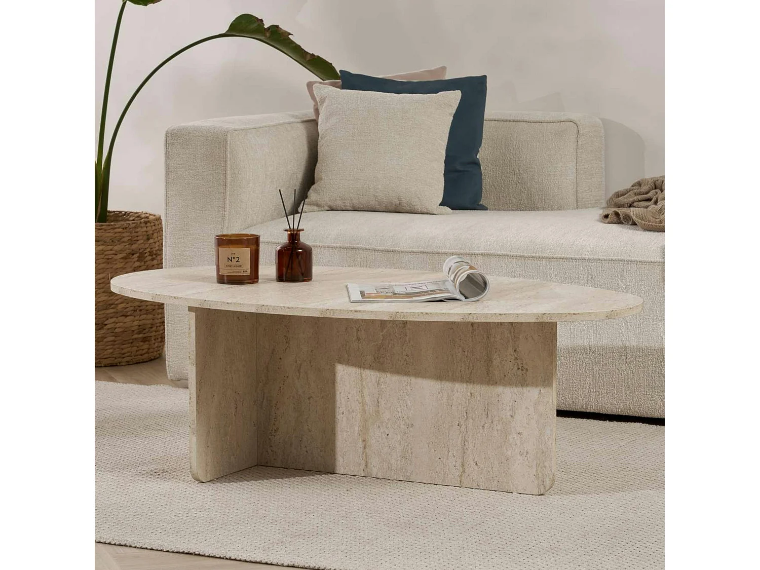 Table basse moderne ovale effet travertin – pied en T MARFA