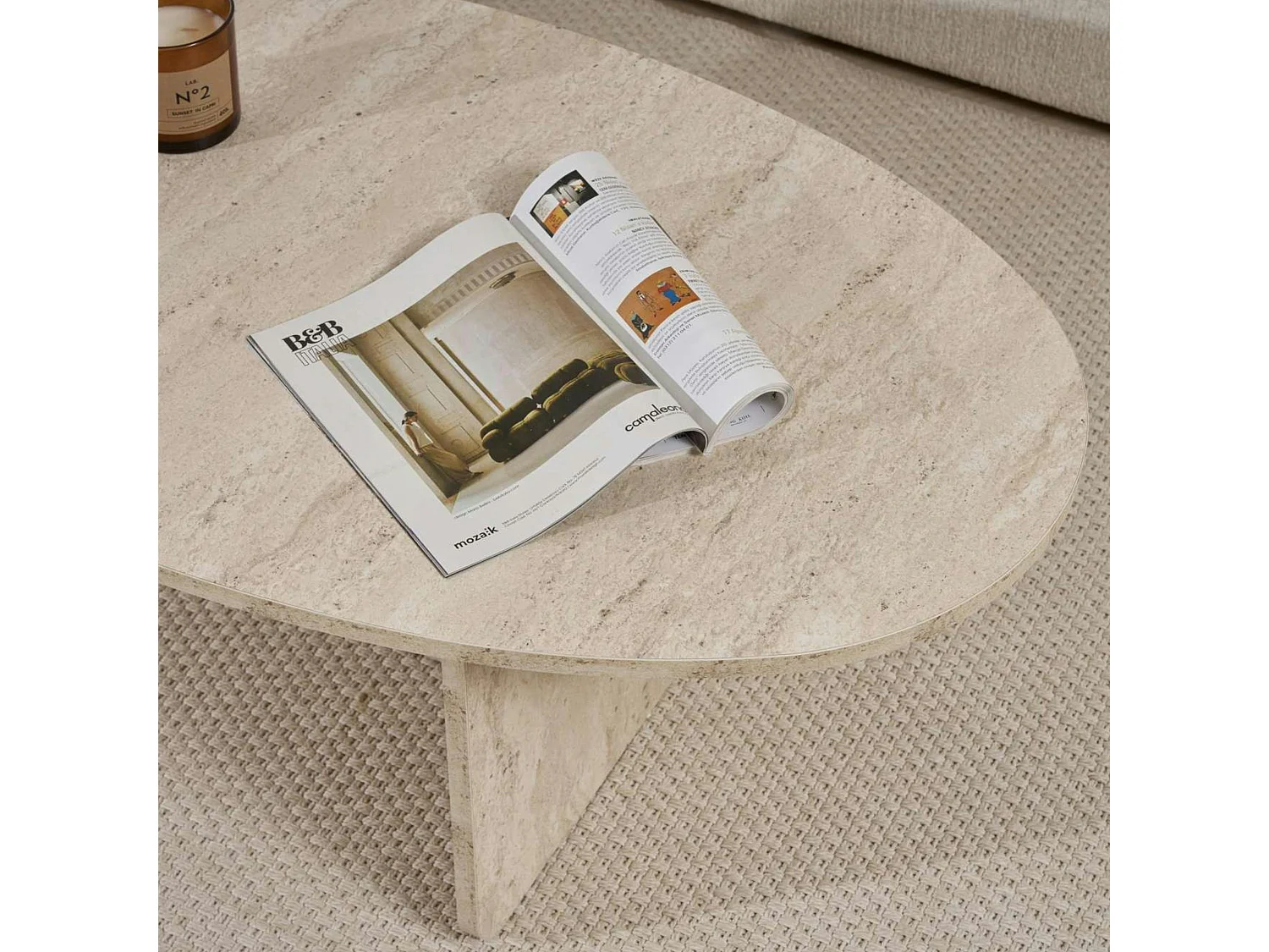 Table basse moderne ovale effet travertin – pied en T MARFA