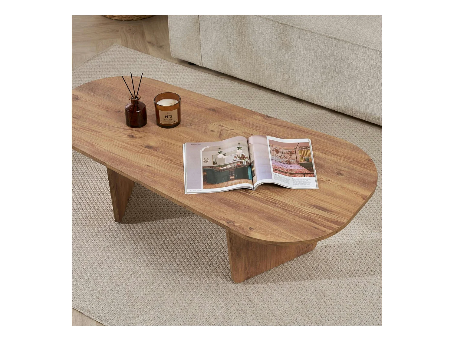 Table basse design organique effet pin, pieds obliques MARFA