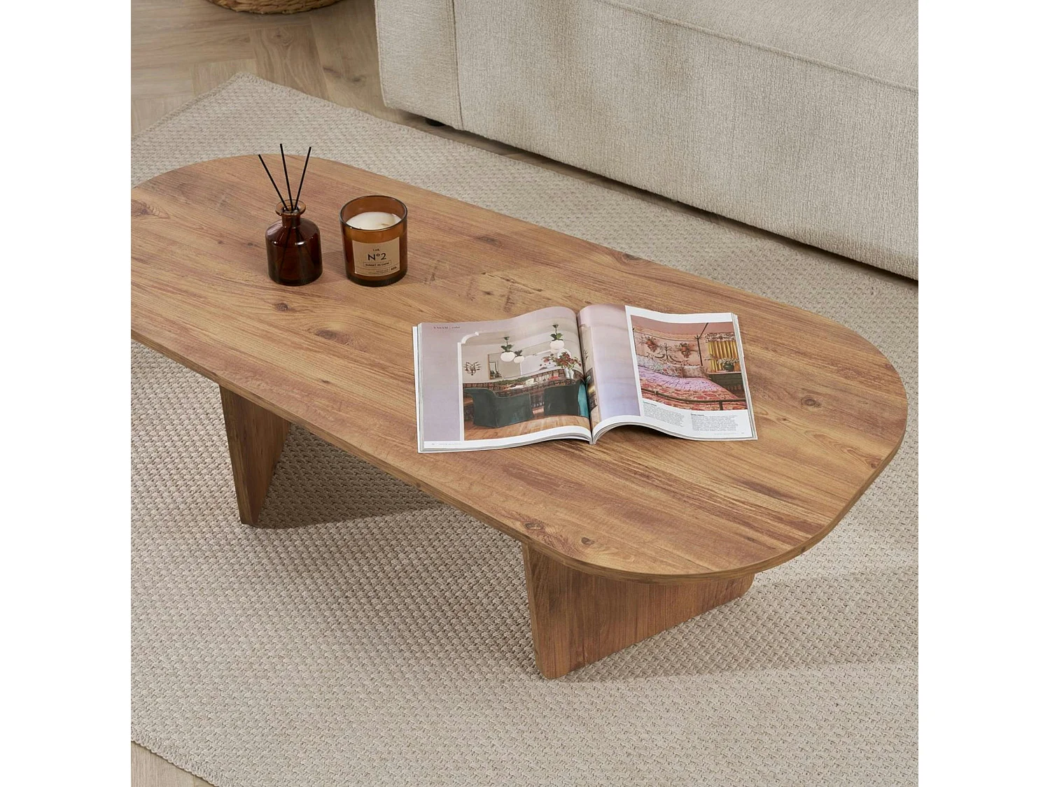 Table basse design organique effet pin, pieds obliques MARFA