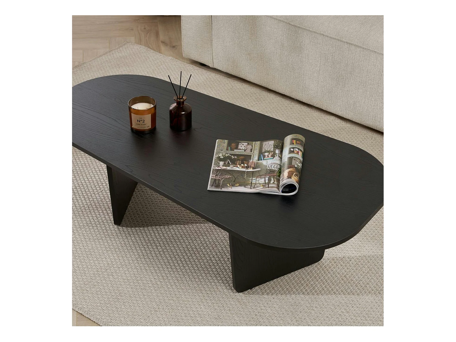 Table basse noire organique effet bois - pieds obliques MARFA