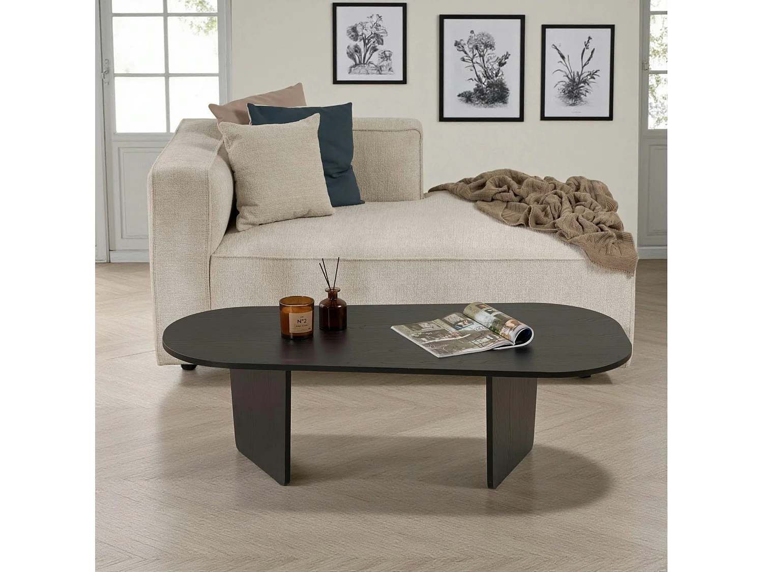 Table basse noire organique effet bois - pieds obliques MARFA
