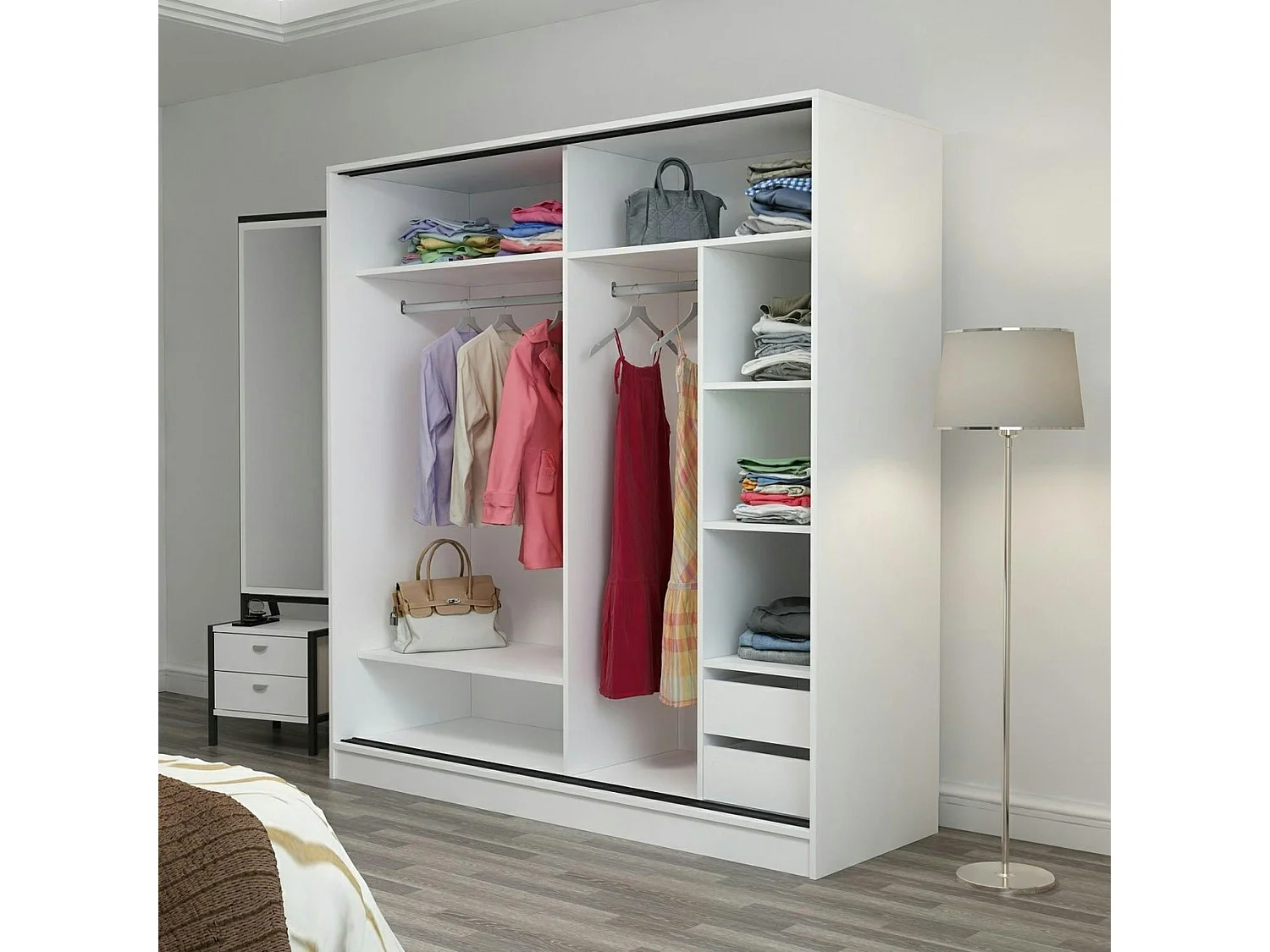 Armoire penderie blanche, porte effet bois et miroir BYRON