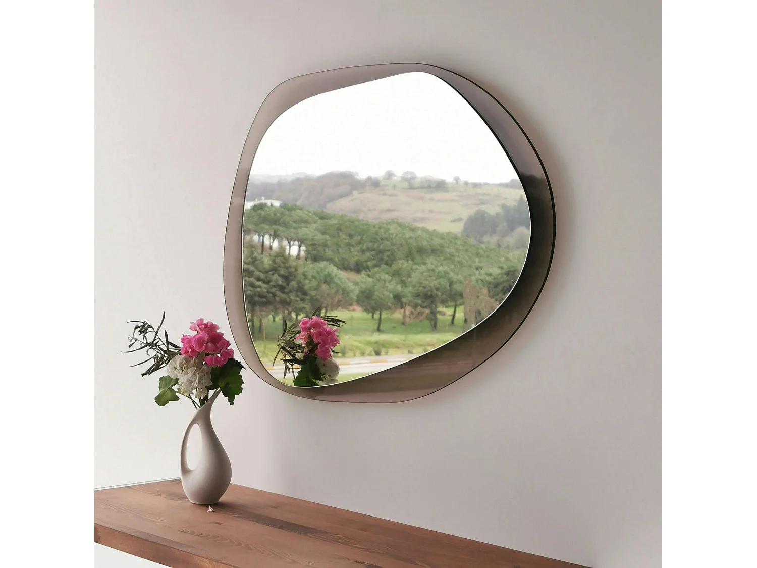 Miroir design organique cadre verre ambré 75 cm CODY