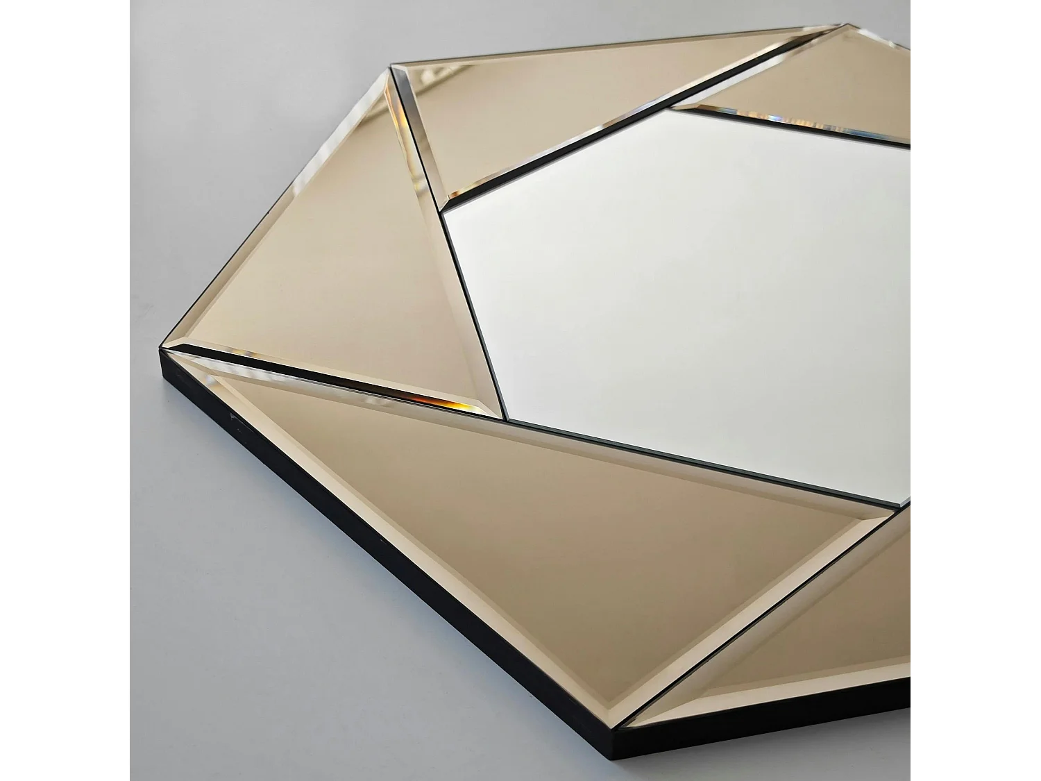 Miroir d'entrée hexagonal à facettes, cadre ambré CODY