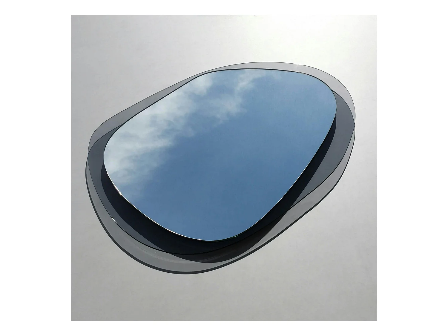 Miroir design organique cadre verre fumé 75 cm CODY