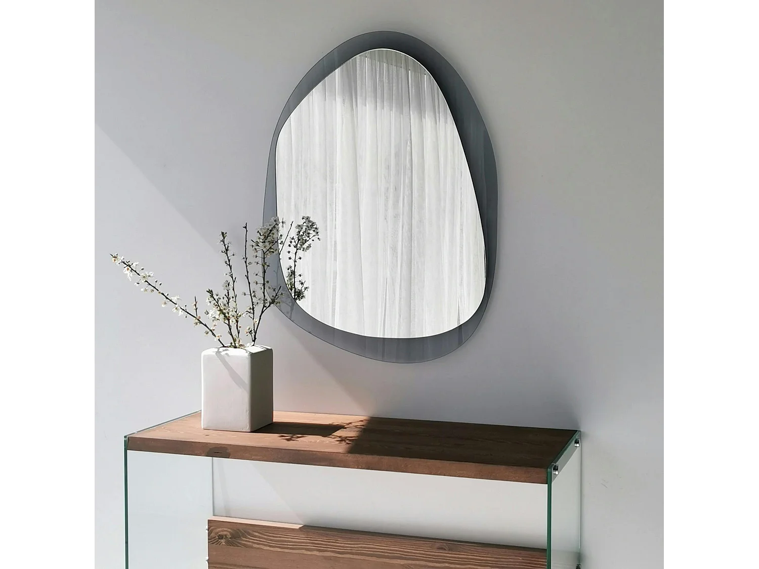 Miroir design organique cadre verre fumé 75 cm CODY