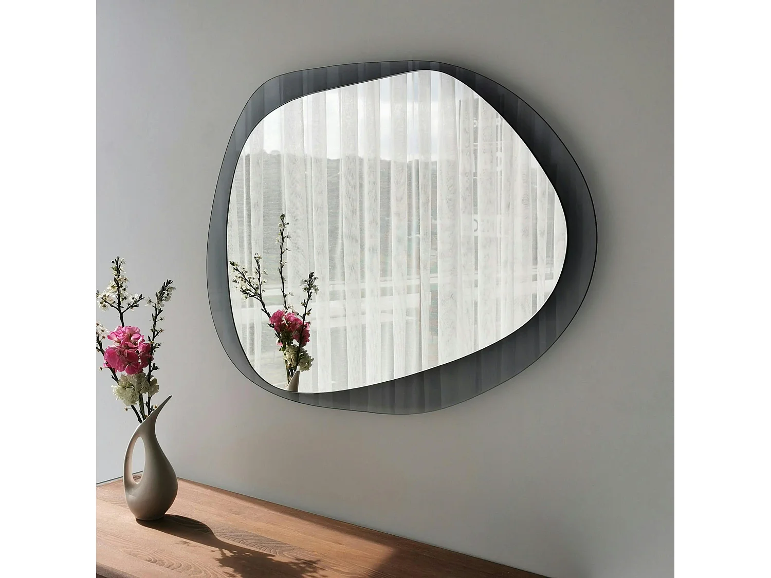Miroir design organique cadre verre fumé 75 cm CODY