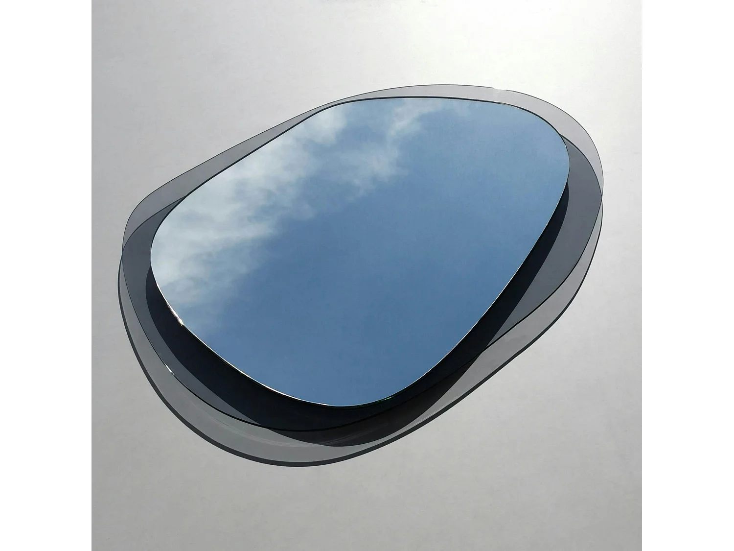 Miroir design organique cadre verre fumé 75 cm CODY