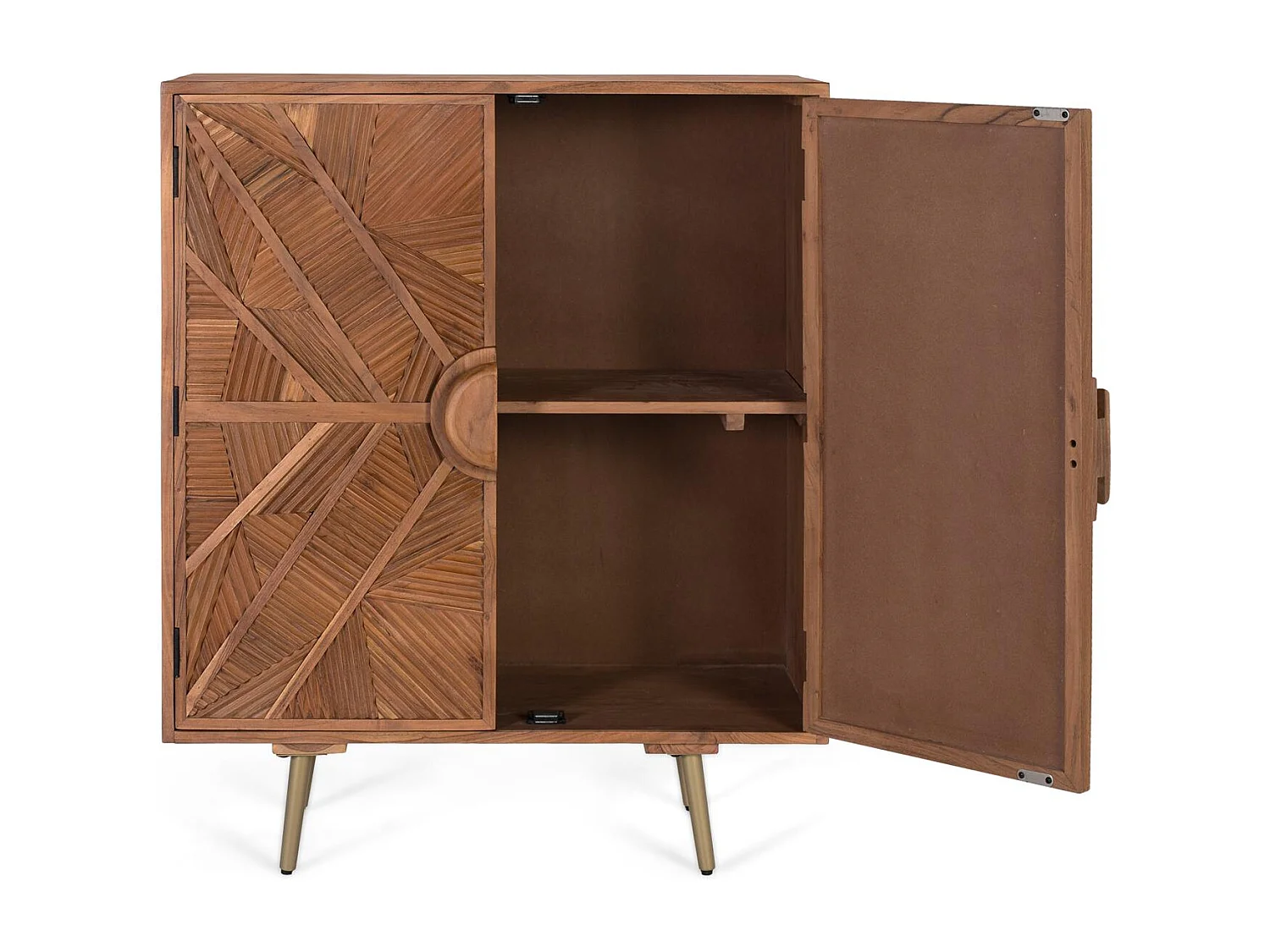 Buffet hoog in manguierbossen met gebeeldhouwde poorten