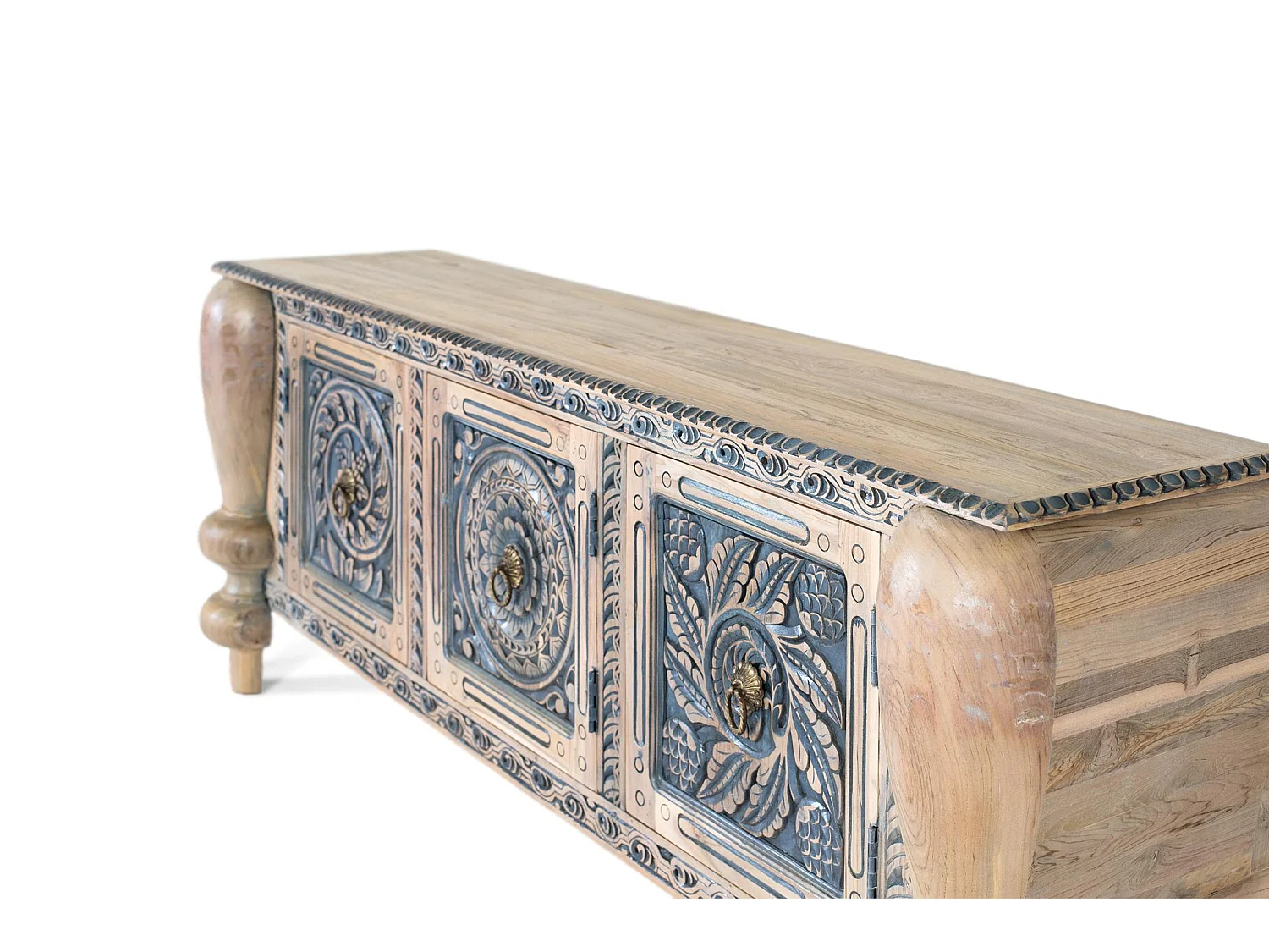 Buffet artisanal en teck massif avec sculpture et pieds robustes