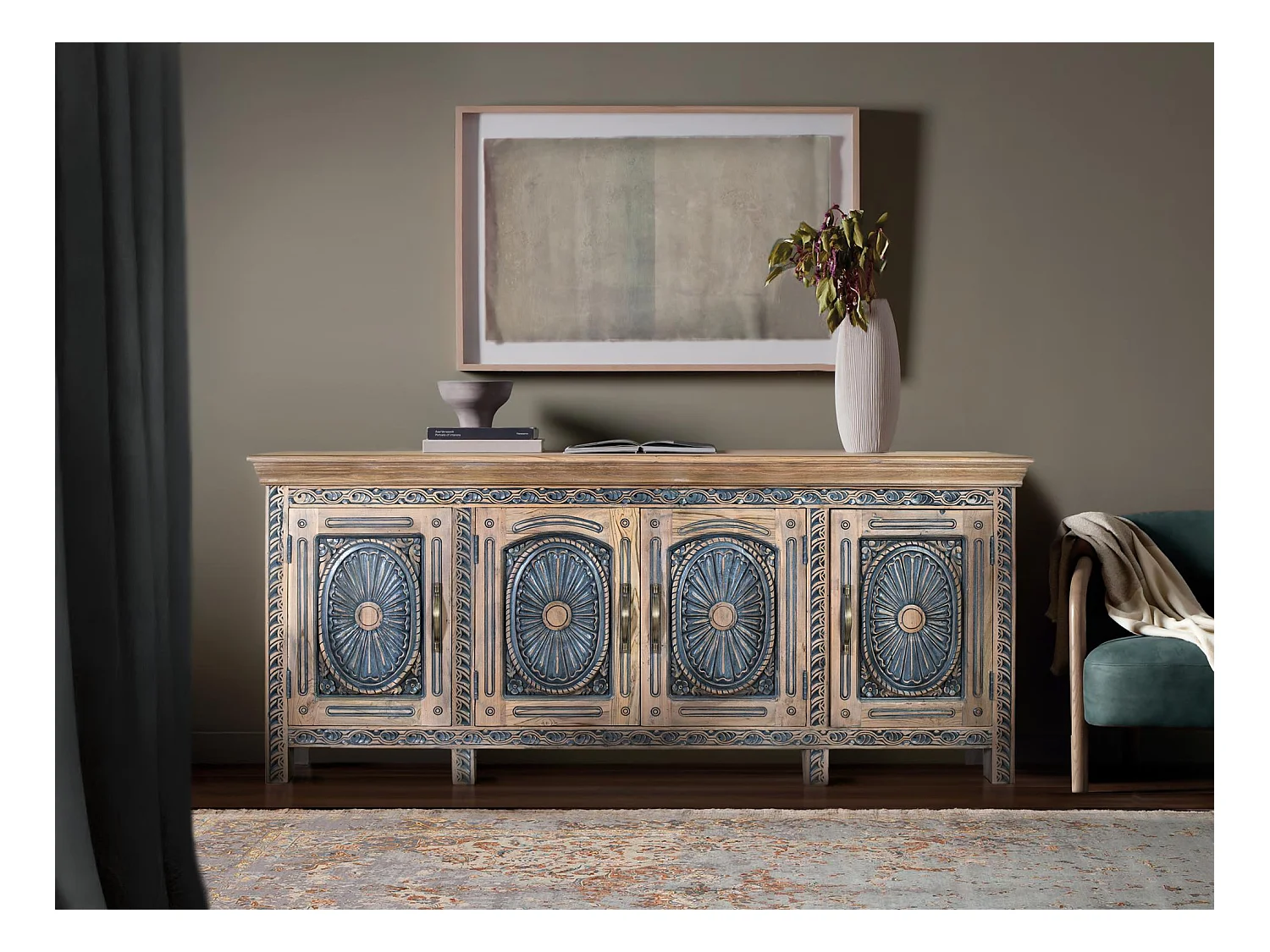 Buffet en teck sculpté bicolore, naturel et bleu vieilli