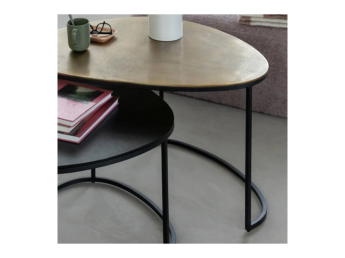 Mesa apilable en aluminio dorado y metal negro Victoria