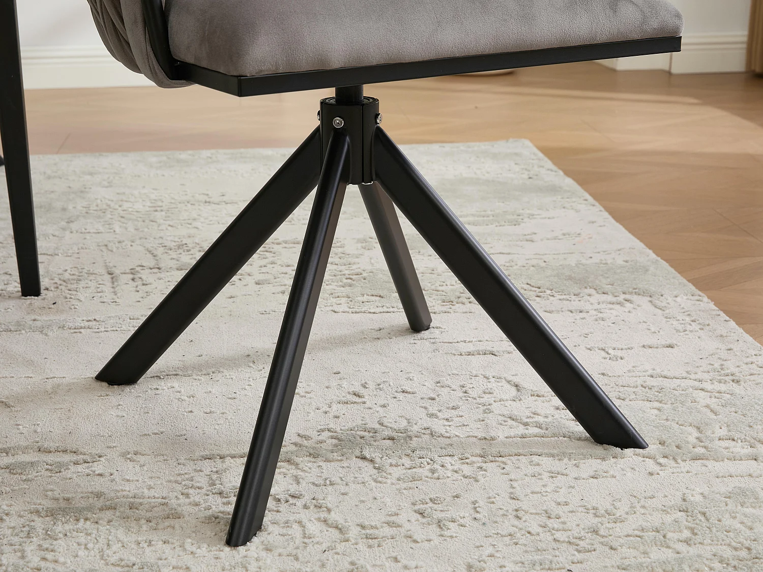 Lot de 2 Chaises pivotante grises - Chaise coquillage avec pieds noirs - Style contemporain