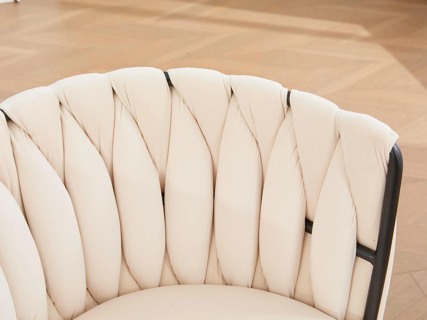 Lot de 2 Chaises pivotante beiges - Chaise coquillage avec pieds noirs - Style contemporain