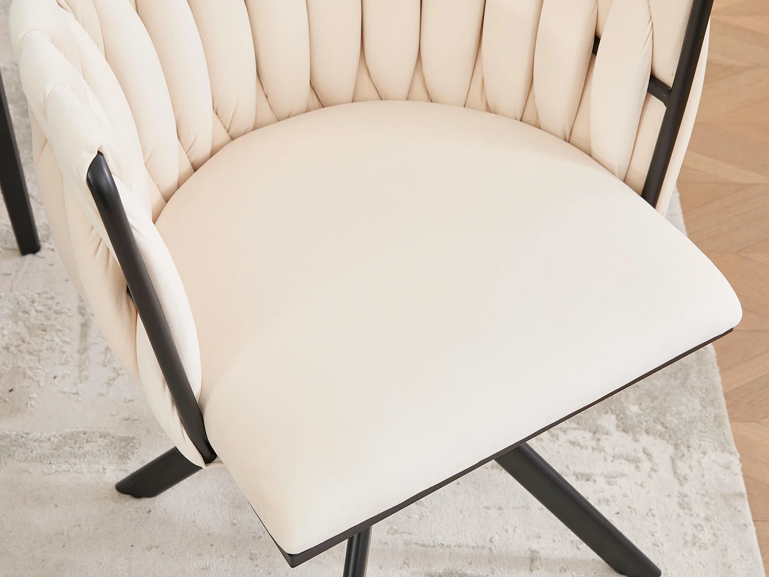 Lot de 2 Chaises pivotante beiges - Chaise coquillage avec pieds noirs - Style contemporain