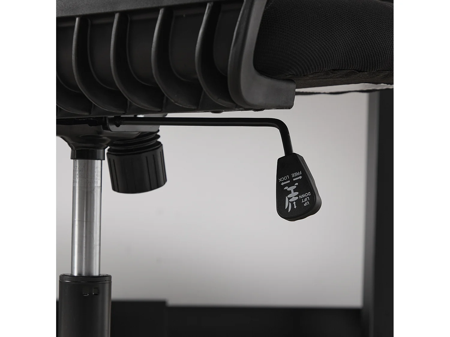 Fauteuil pivotant — réglable en hauteur — mesh noir respirant — dossier ergonomique