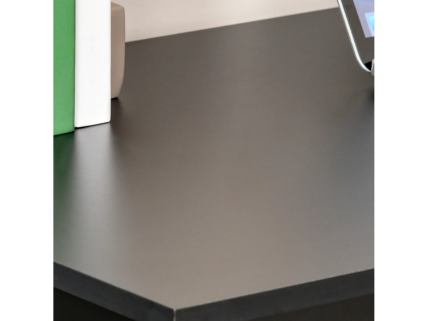 Scrivania pc in legno con 6 ripiani portaoggetti nero