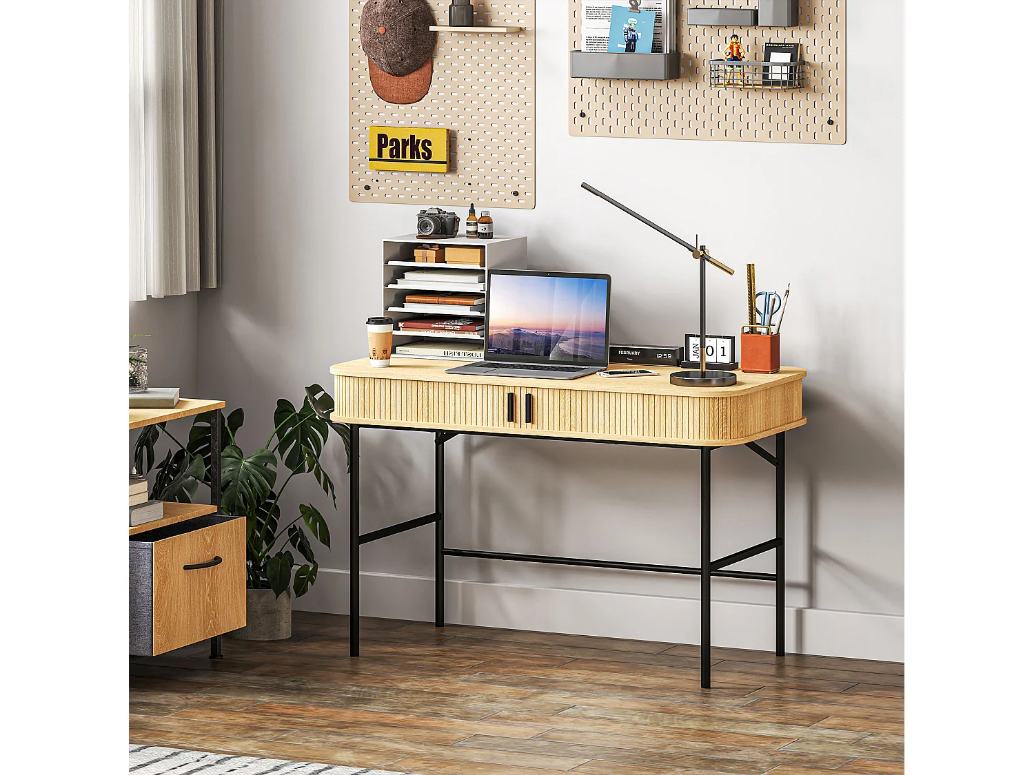 Scrivania per camera e ufficio con ante scanalate in legno e acciaio