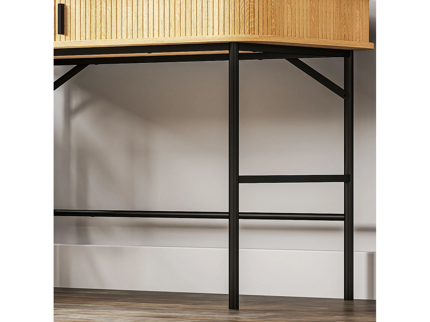 Scrivania per camera e ufficio con ante scanalate in legno e acciaio