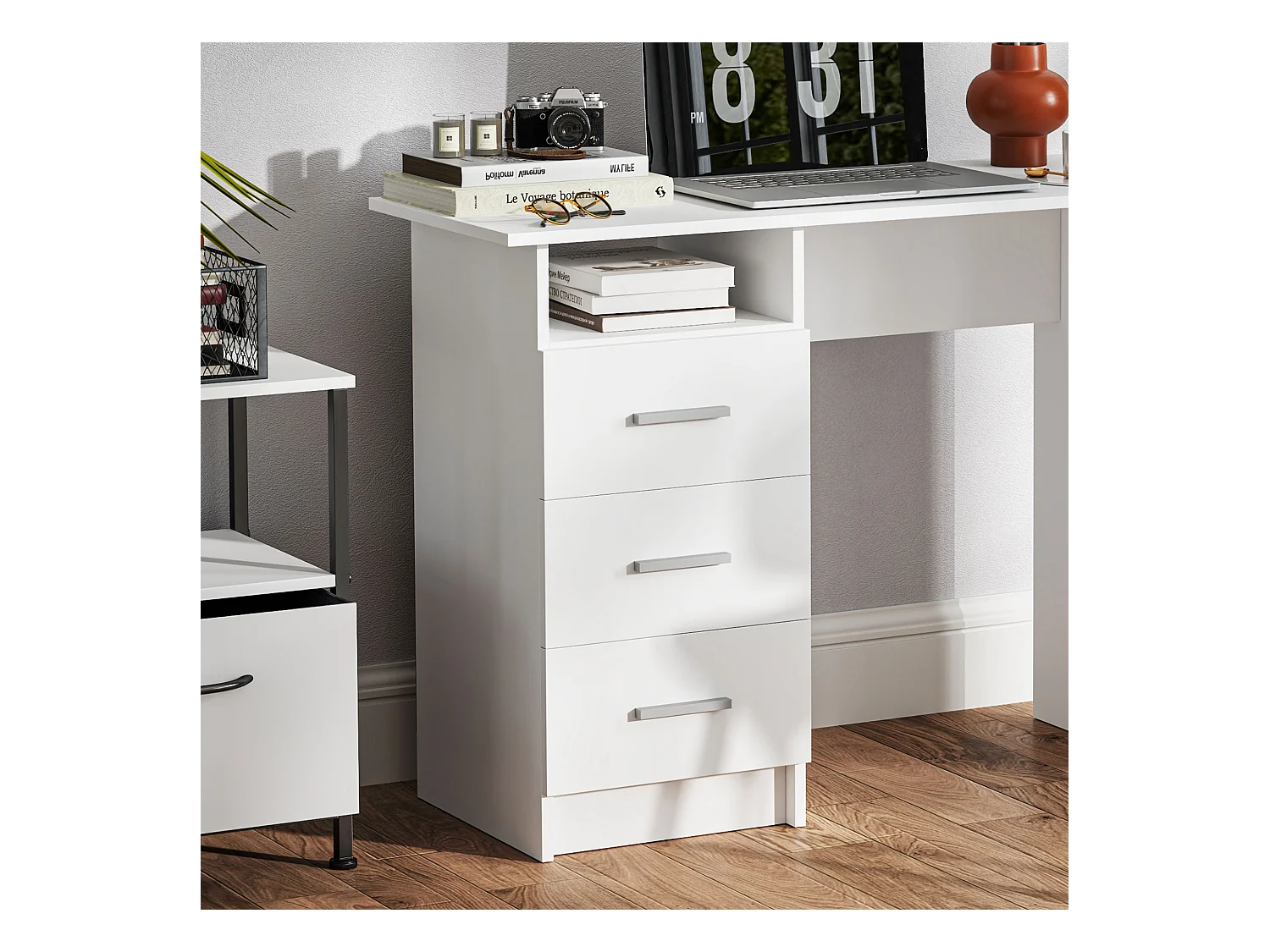 Scrivania moderna con 3 cassetti e ripiano aperto bianco e marrone