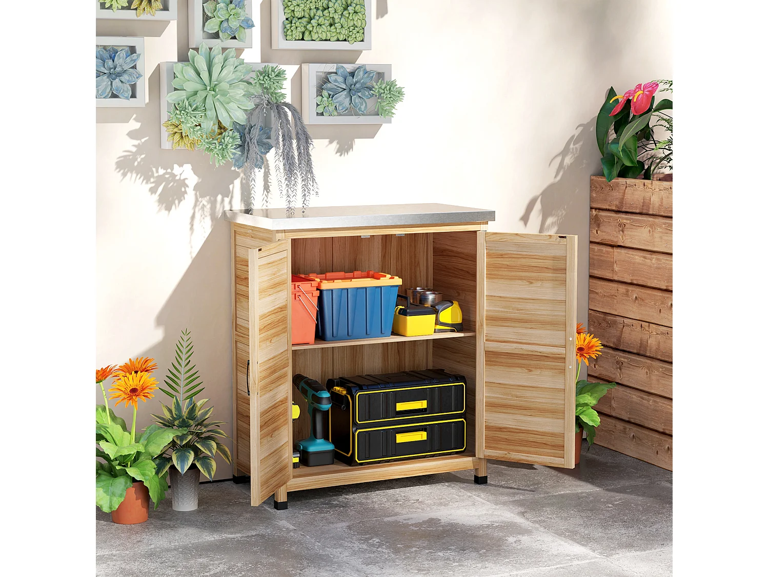 Armadio da esterno con ripiano interno e banco da lavoro color legno