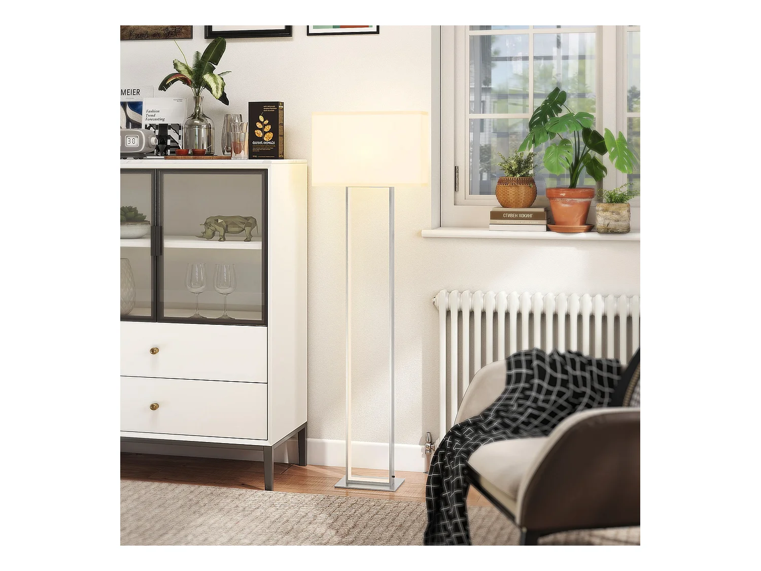 Lampada da terra con luminosità regolabile e interruttore a pedale