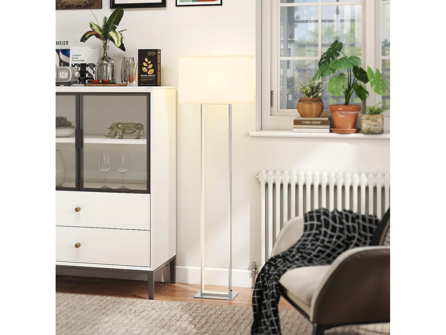 Lampada da terra con luminosità regolabile e interruttore a pedale