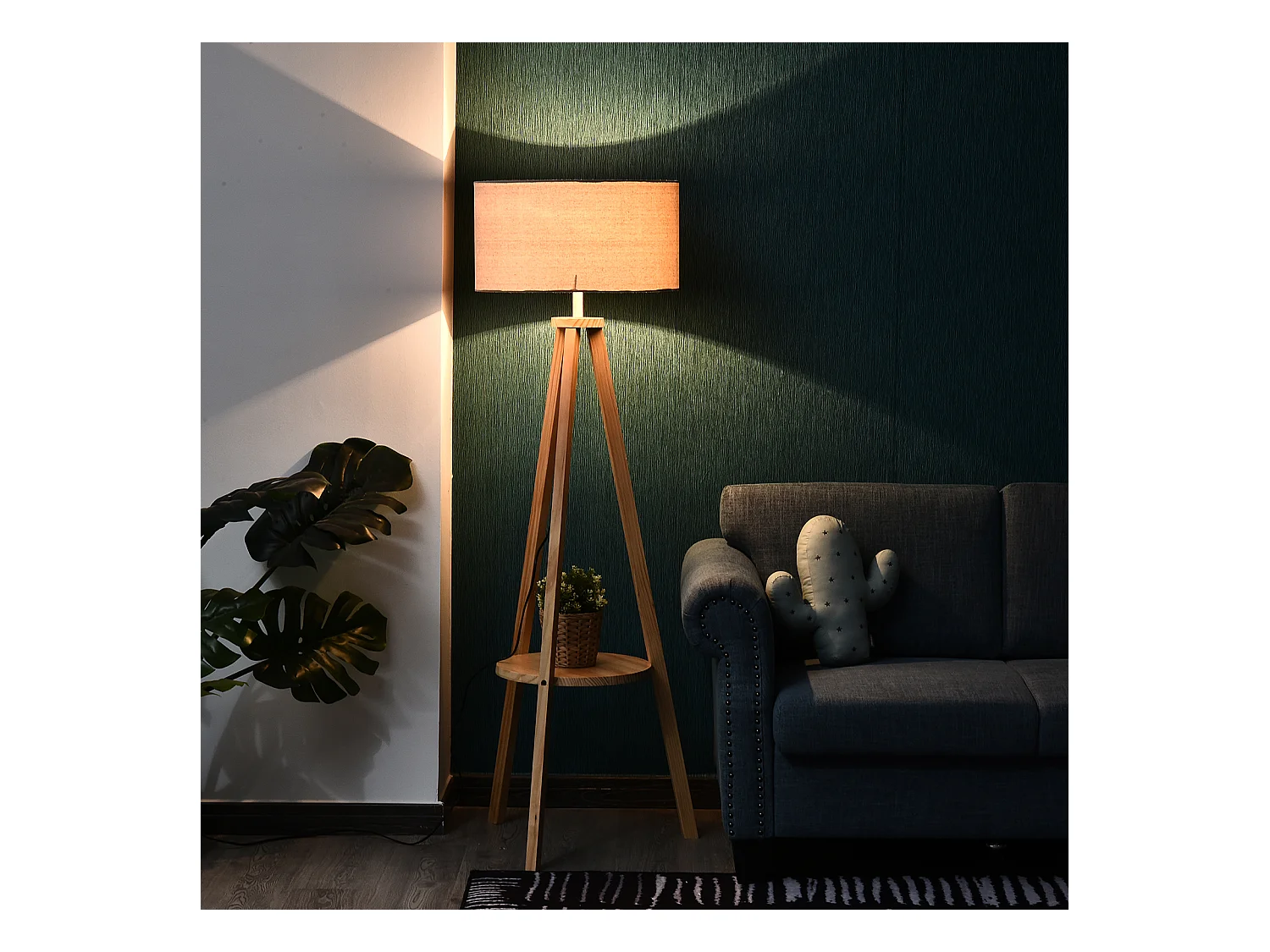 Lampada da terra con ripiano legno e paralume lino colore legno