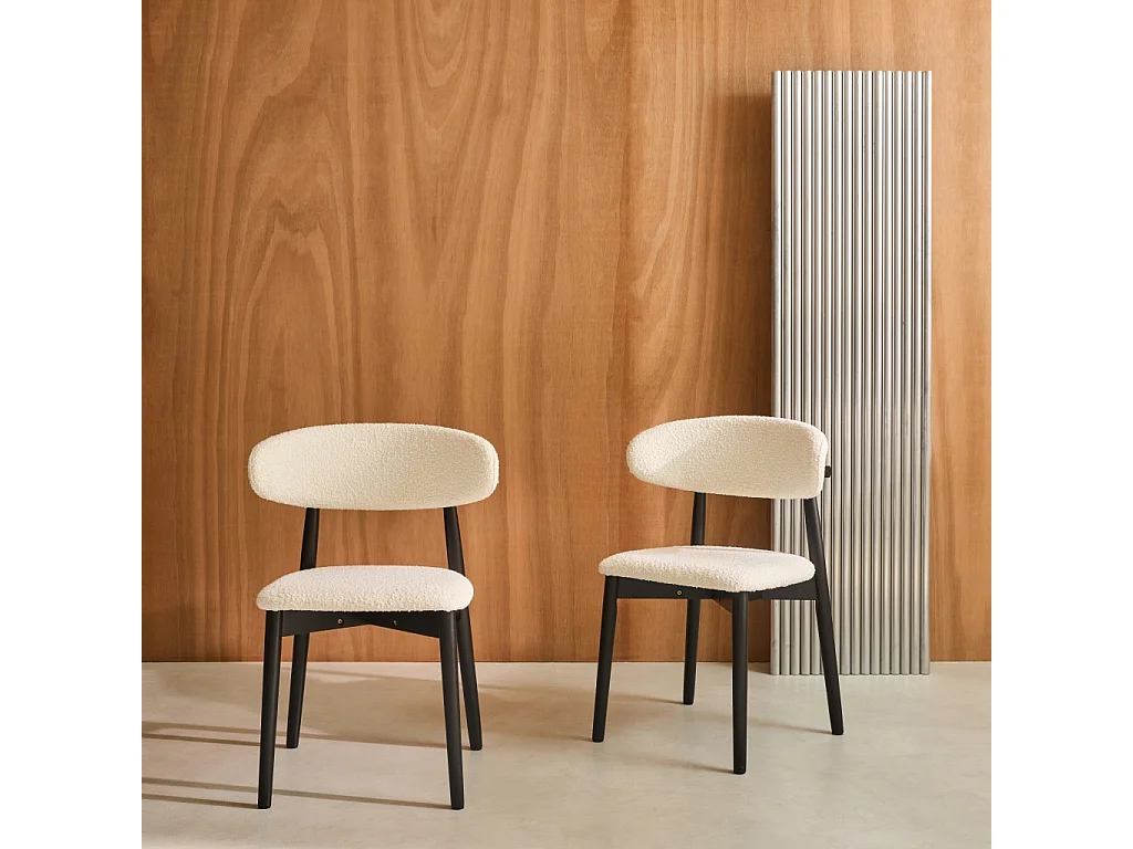 Lot de 2 chaises en bois d'hévéa noir et tissu bouclette blanc crème