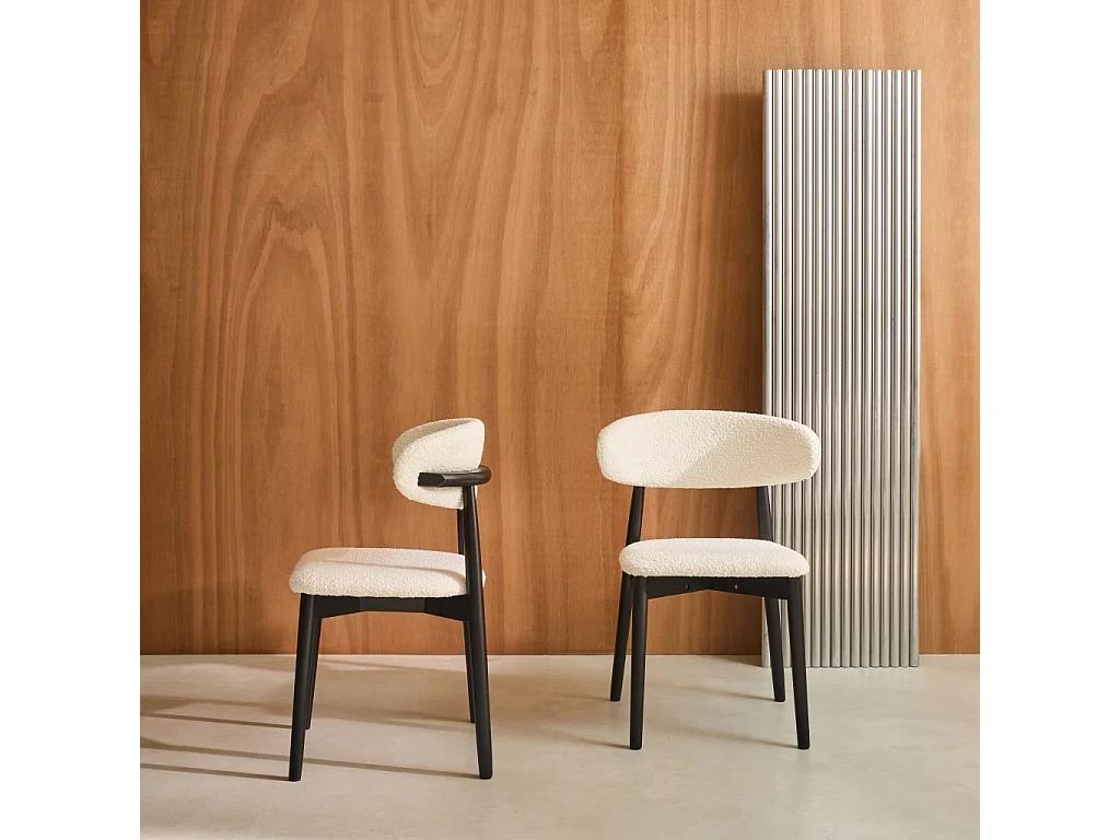 Lot de 2 chaises en bois d'hévéa noir et tissu bouclette blanc crème