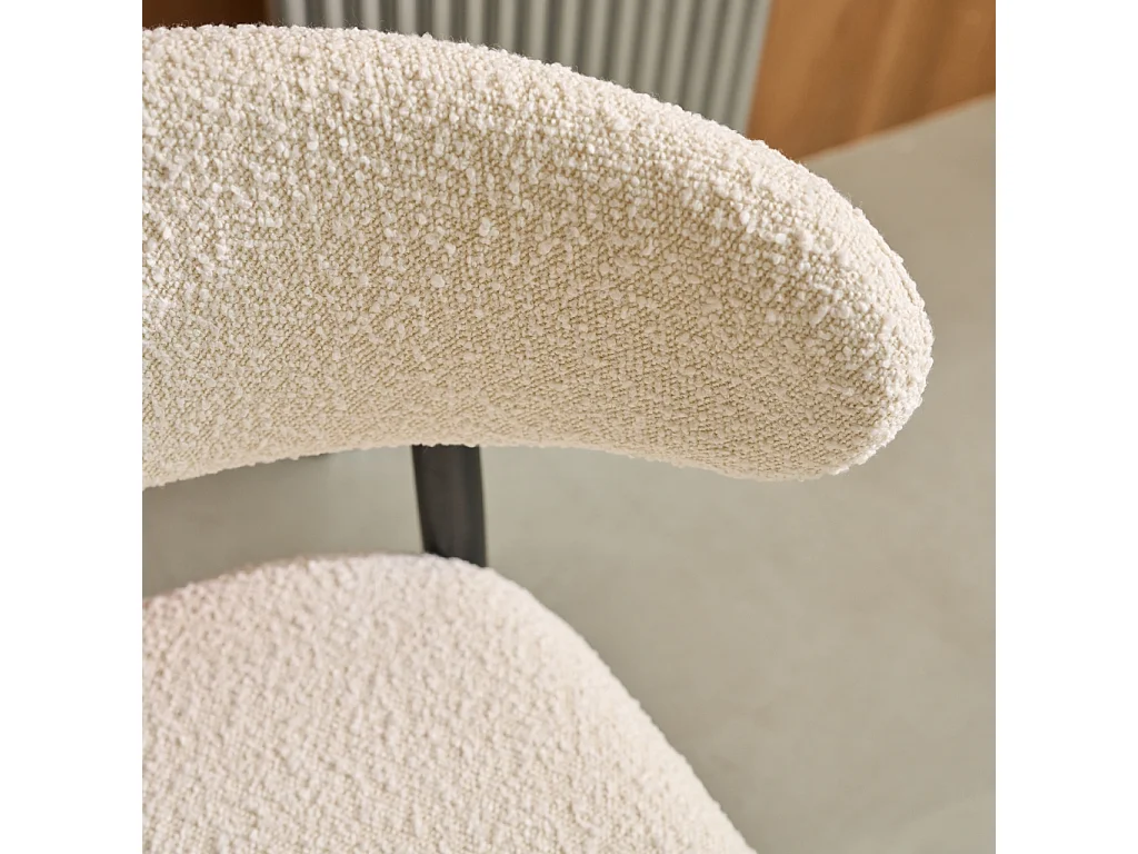 Lot de 2 chaises en bois d'hévéa noir et tissu bouclette blanc crème