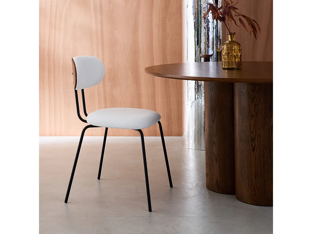 Silla decoración madera curvada teñida nogal y tela repelente al agua,