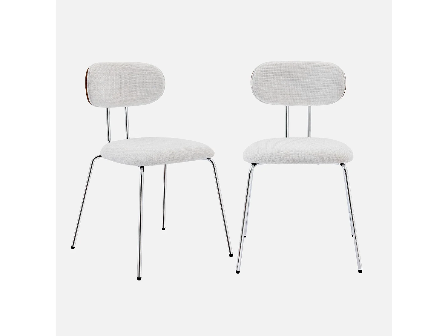 Silla de madera curvada teñida de nogal y tejido repelente al agua ,