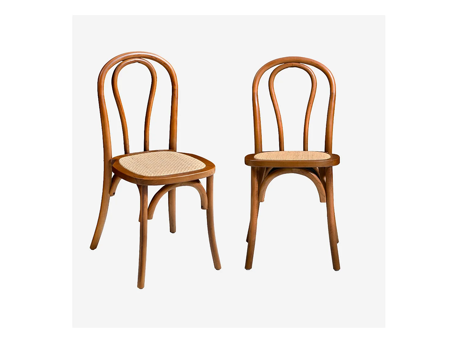 Lot de deux chaises vintage en bois avec assise en rotin et dossier arrondi coloris noyer