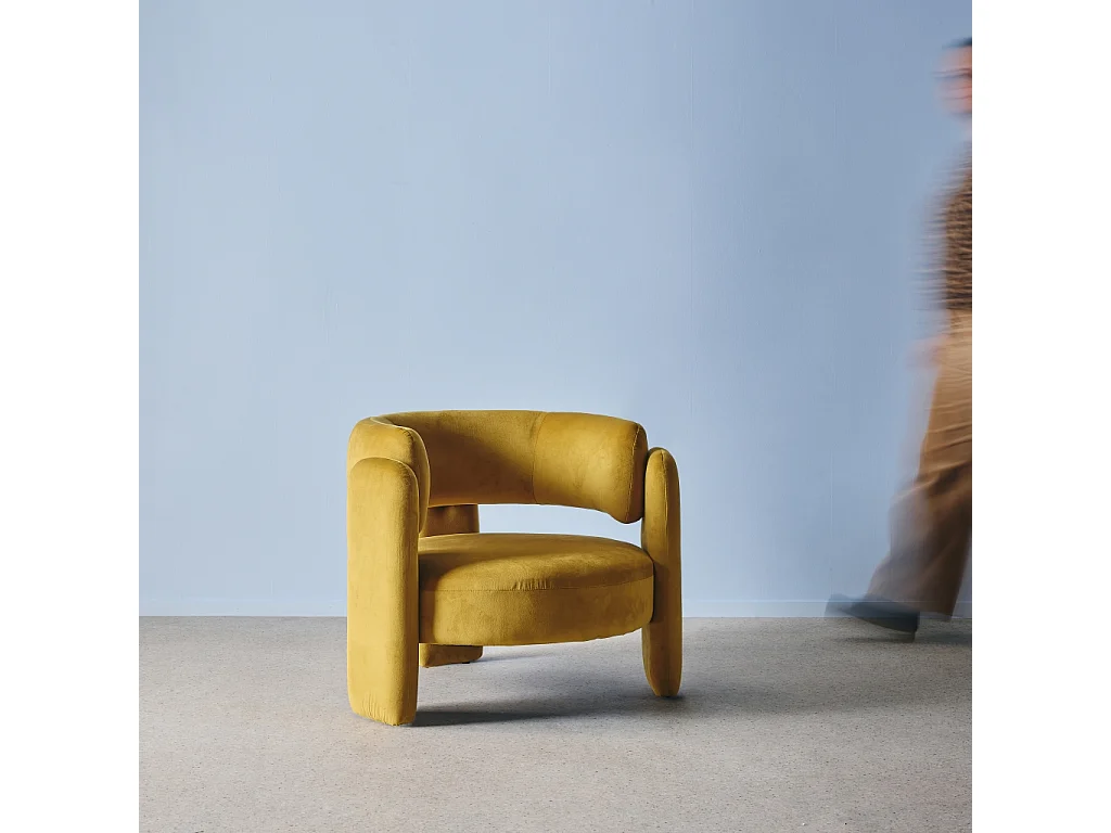 Fauteuil tripode en velours moutarde