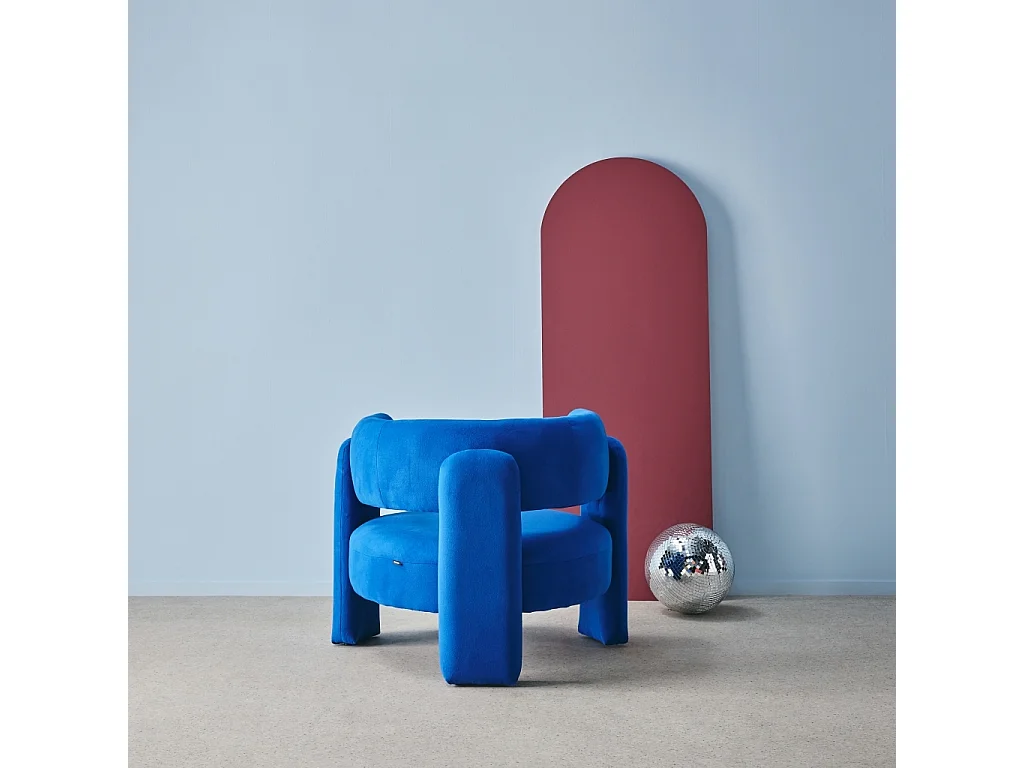 Fauteuil tripode en tissu bleu type feutrine