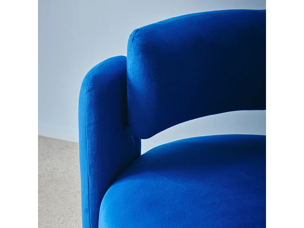 Fauteuil tripode en tissu bleu type feutrine