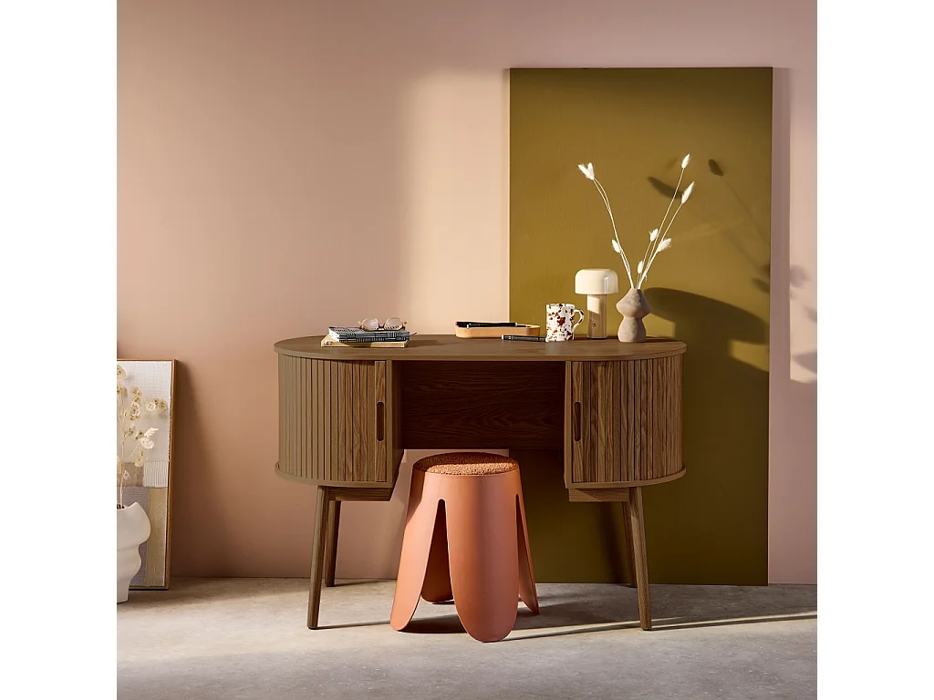 Bureau ovale décor bois rainuré avec deux espaces de rangement. L 120 x P 55 x H 77 cm